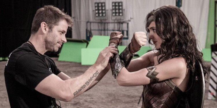 Marc Guggenheim is accusing Zack Snyder and Warner Bros. of ripping off Gal Gadot's Wonder Woman pose from Elektra