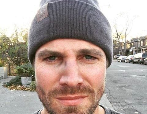 ARROW STAR STEPHEN AMELL ATTACKED BY CRAZY FAN