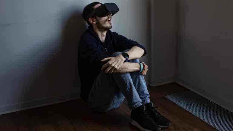 Someone Spent A Week Using a VR Headset And This Is What Happened
