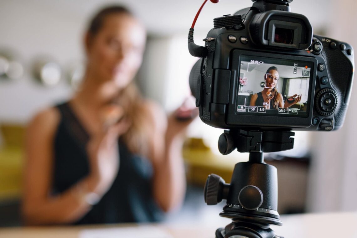 Top 6 Vlogging Cameras For Creating Videos