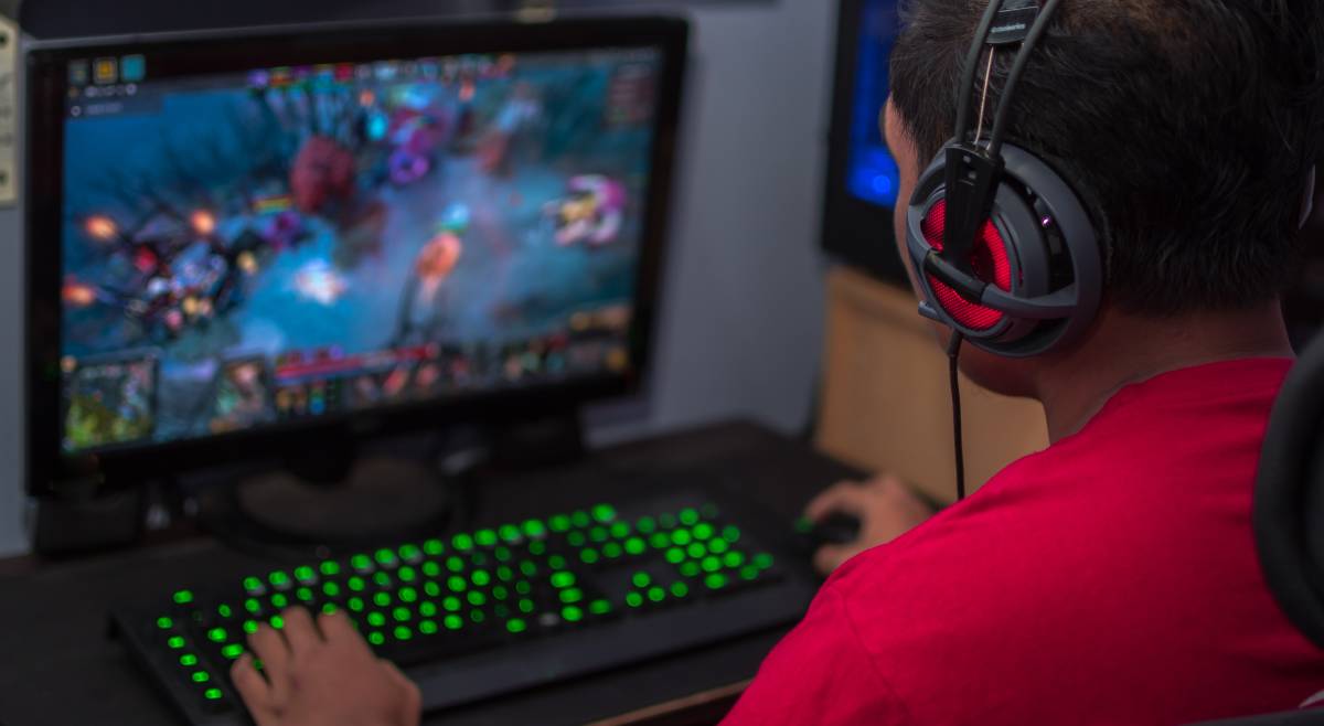 Online Gaming A Quick Overview Of The Types Of Games You Can Play Fortress Of Solitude Playing online games could be a thing to take your mind off the monotonous routine, the stress of the workplace, or to simply kill time. online gaming a quick overview of the
