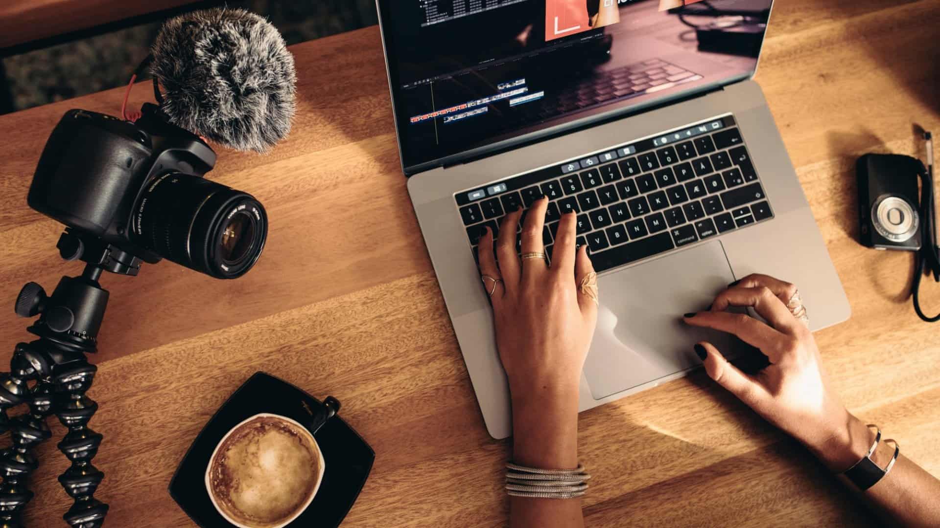 Vlogger Streaming Equipment