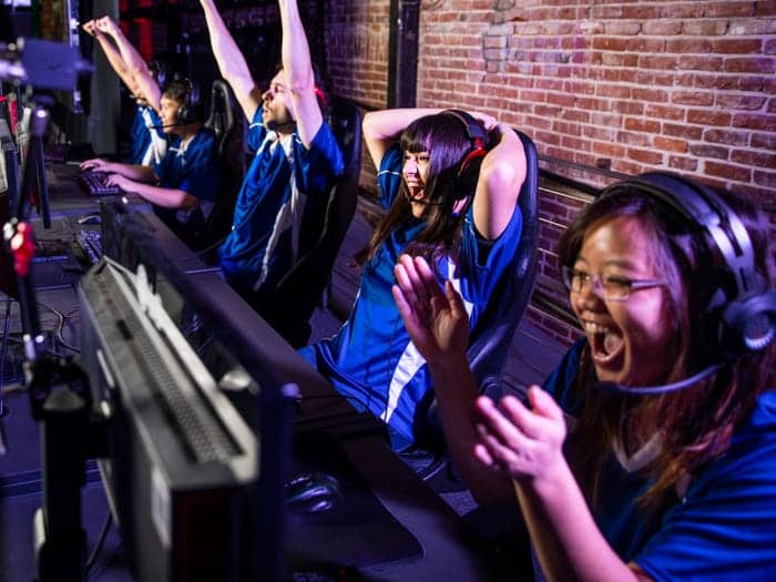 e-sports women gaming