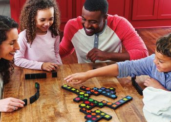 Qwirkle Review – A Colourful Tile-Matching Board Game