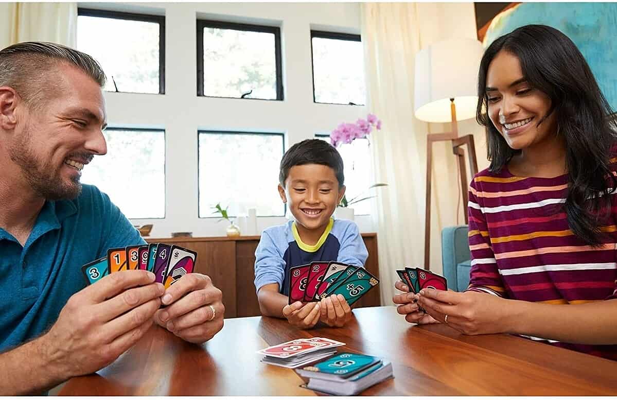 Uno card game family