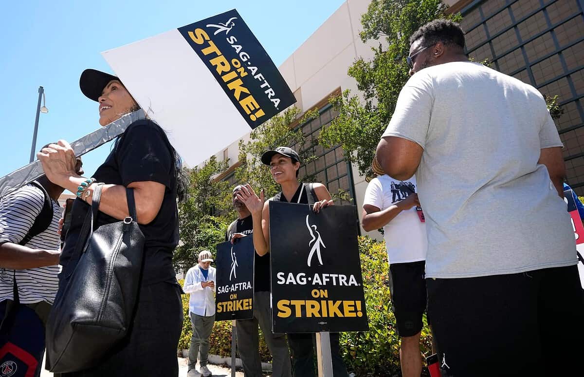 sag aftra on strike