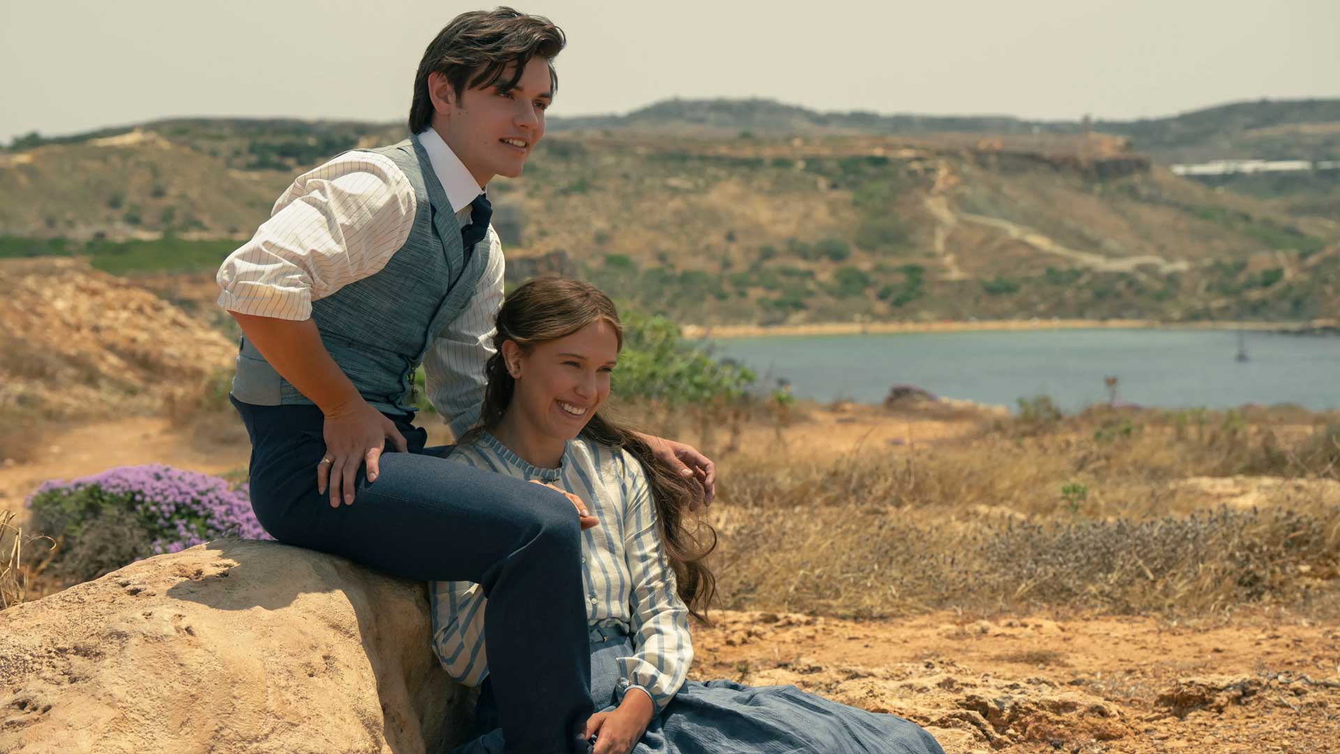 Louis Partridge as Tewkesbury and Millie Bobby Brown as Enola Holmes in Enola Holmes 3