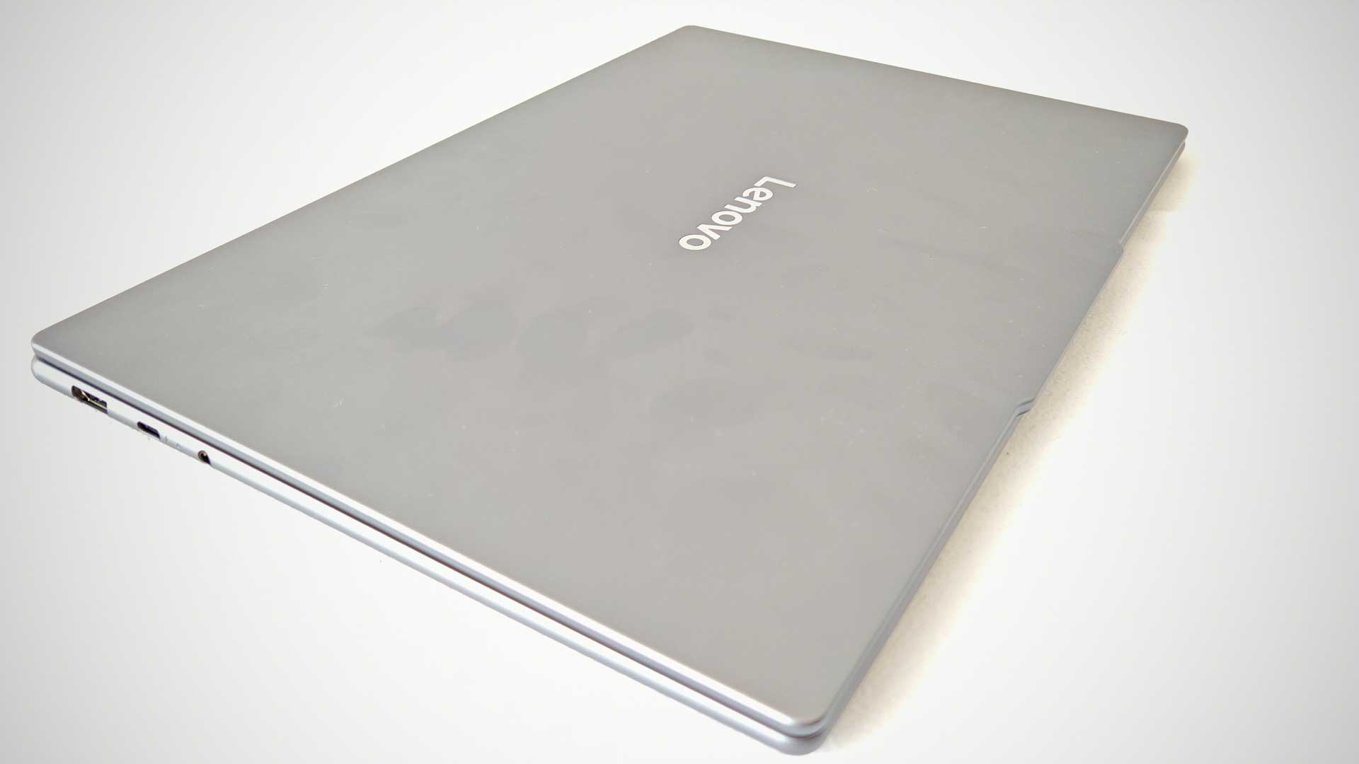 Lenovo-Yoga-Slim-7-15-Laptop