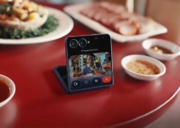 Samsung Galaxy Z Flip 7 Smartphone Review