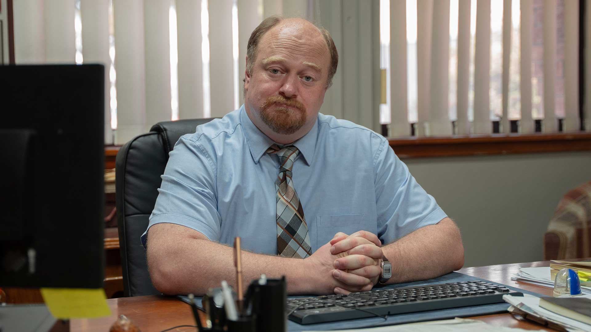 Albert Pretorius as office manager Flip in Die Kantoor