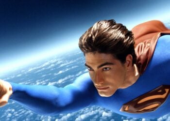 Brandon Routh as Superman flying above the clouds in Superman Returns (2006)