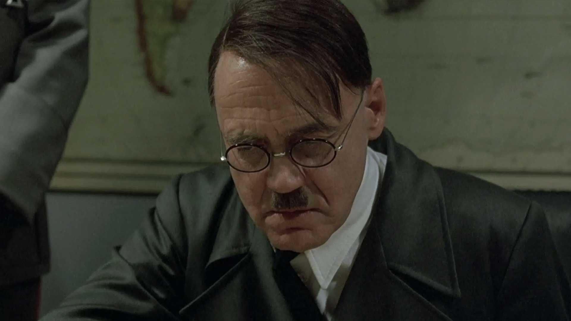 Bruno-Ganz-as-Adolf-Hitler-Downfall