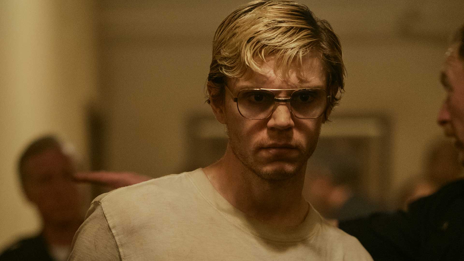 Evan-Peters-as-Jeffrey-Dahmer-Monster-The-Jeffrey-Dahmer-Story