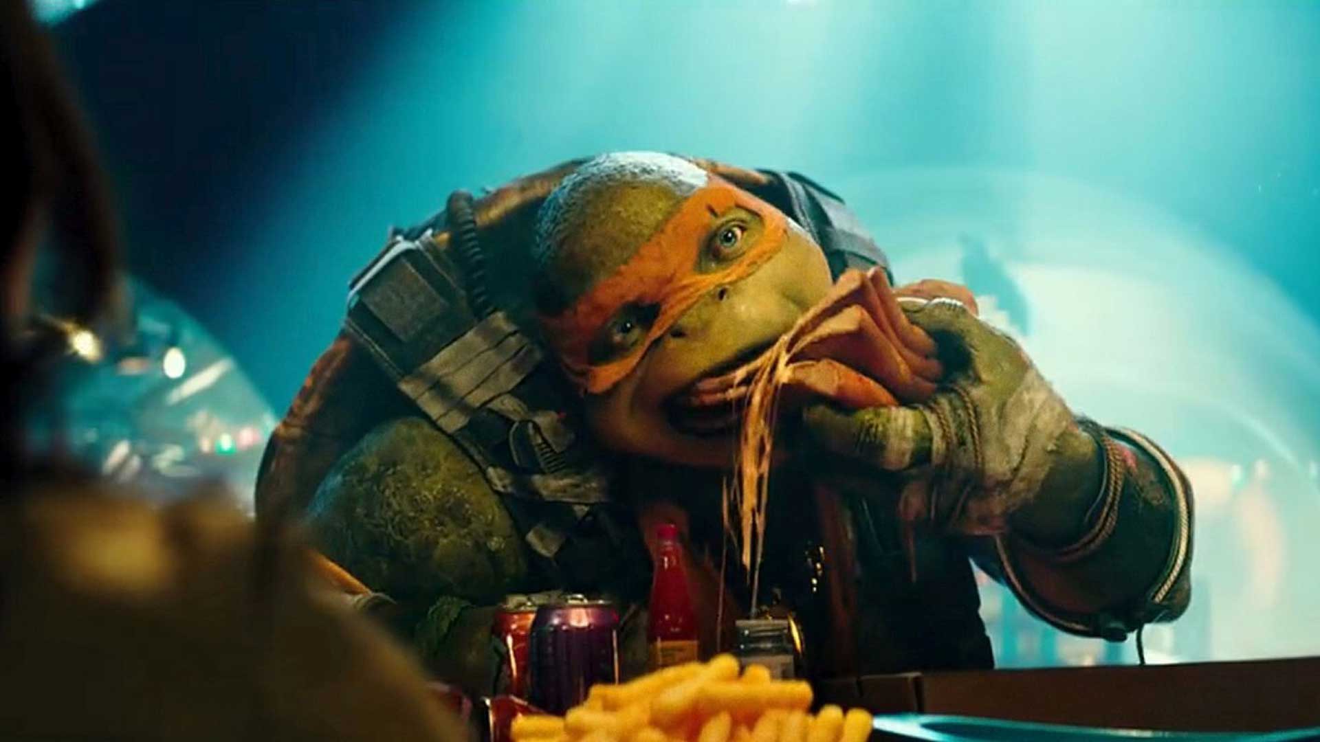 TMNT Out of the Shadows Michelangelo Eating Pizza