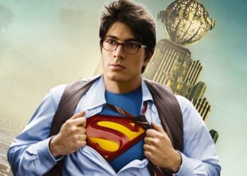 Brandon Routh as Clark Kent revealing Superman suit in Superman Returns