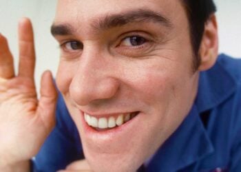 Jim Carrey as Chip Douglas grinning and waving at close range in The Cable Guy (1996)
