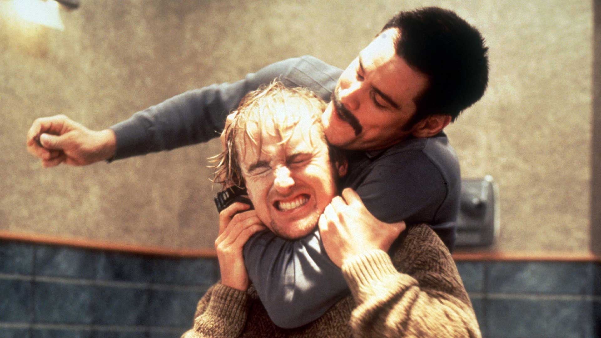 Jim Carrey as Chip Douglas choking Owen Wilson as Robin's date in The Cable Guy (1996)