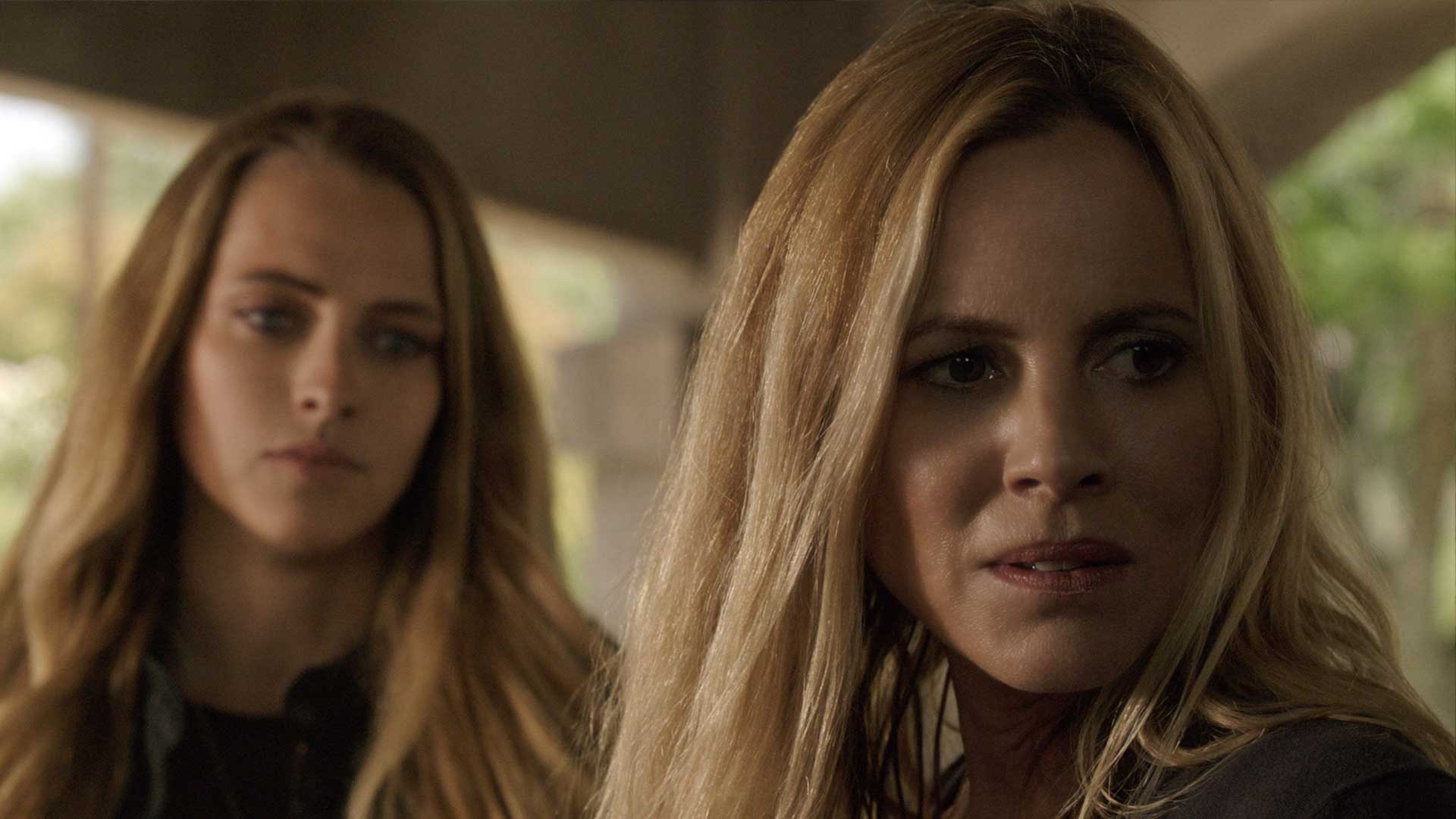 Teresa Palmer Rebecca Maria Bello Sophie Lights Out 2016