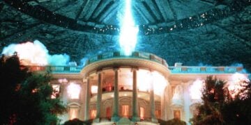 An alien ship fires a devastating beam at the White House in Independence Day (1996)