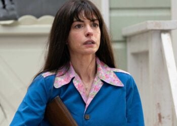 The End of Oak Street Anne Hathaway Denise Platt